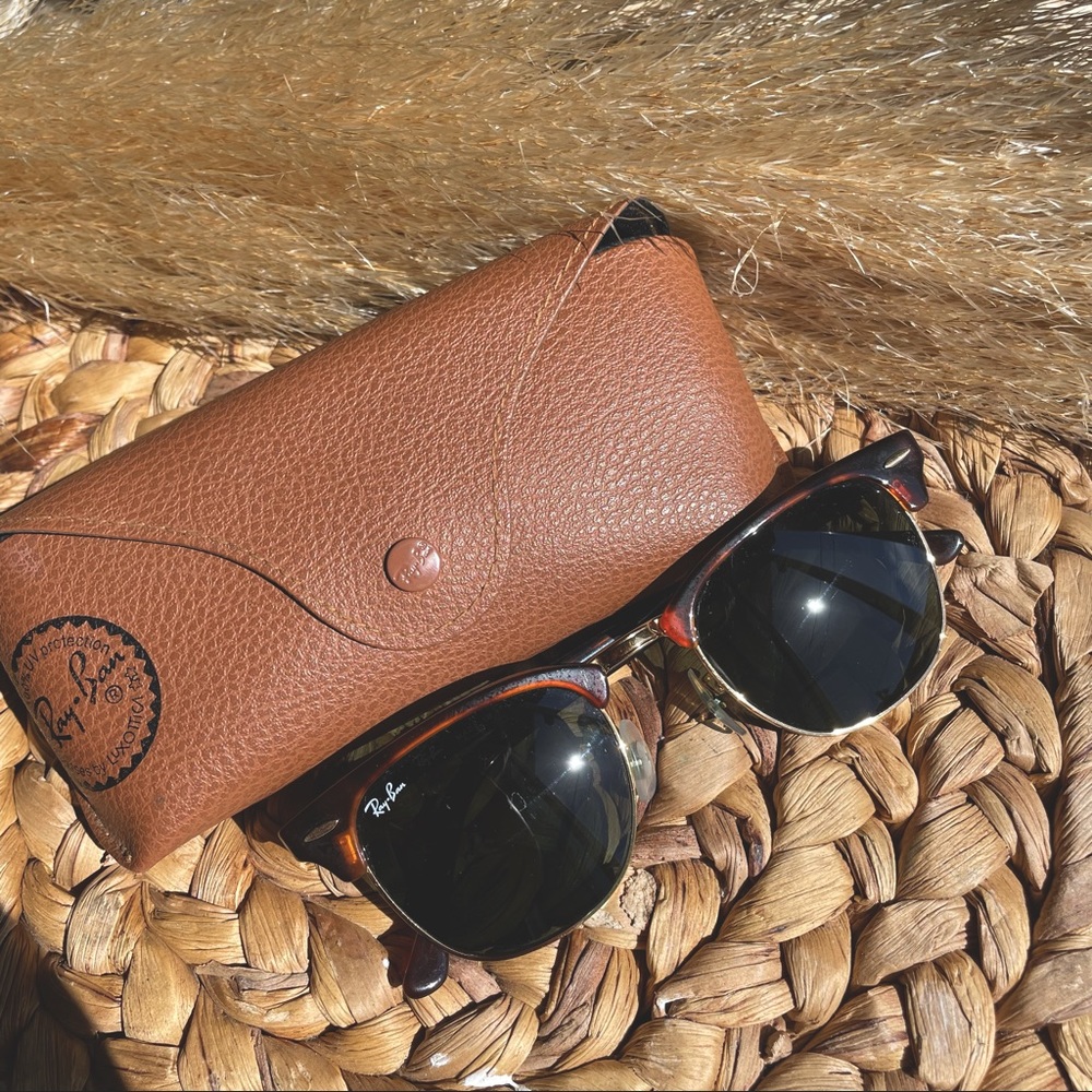 Ray ban clubmaster!